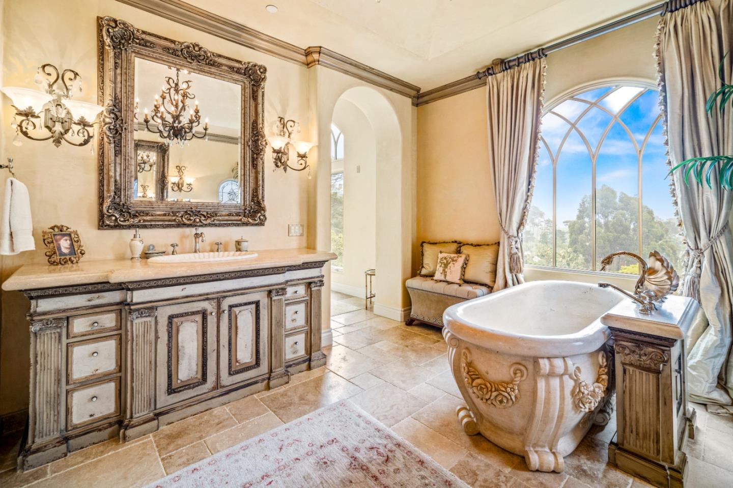 Detail Gallery Image 32 of 74 For 1519 Riata Rd, Pebble Beach,  CA 93953 - 5 Beds | 5/3 Baths
