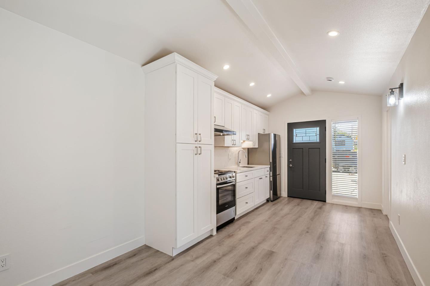 Detail Gallery Image 11 of 34 For 216 2nd Ave, Santa Cruz,  CA 95062 - 1 Beds | 1 Baths