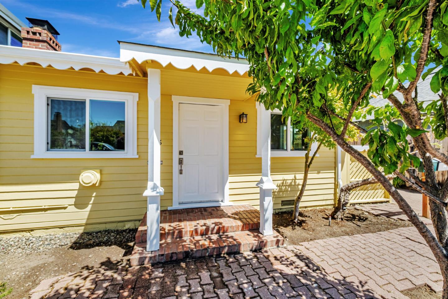 Detail Gallery Image 2 of 34 For 216 2nd Ave, Santa Cruz,  CA 95062 - 1 Beds | 1 Baths