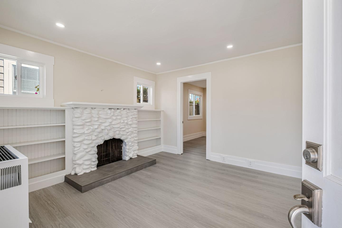 Detail Gallery Image 5 of 34 For 216 2nd Ave, Santa Cruz,  CA 95062 - 1 Beds | 1 Baths