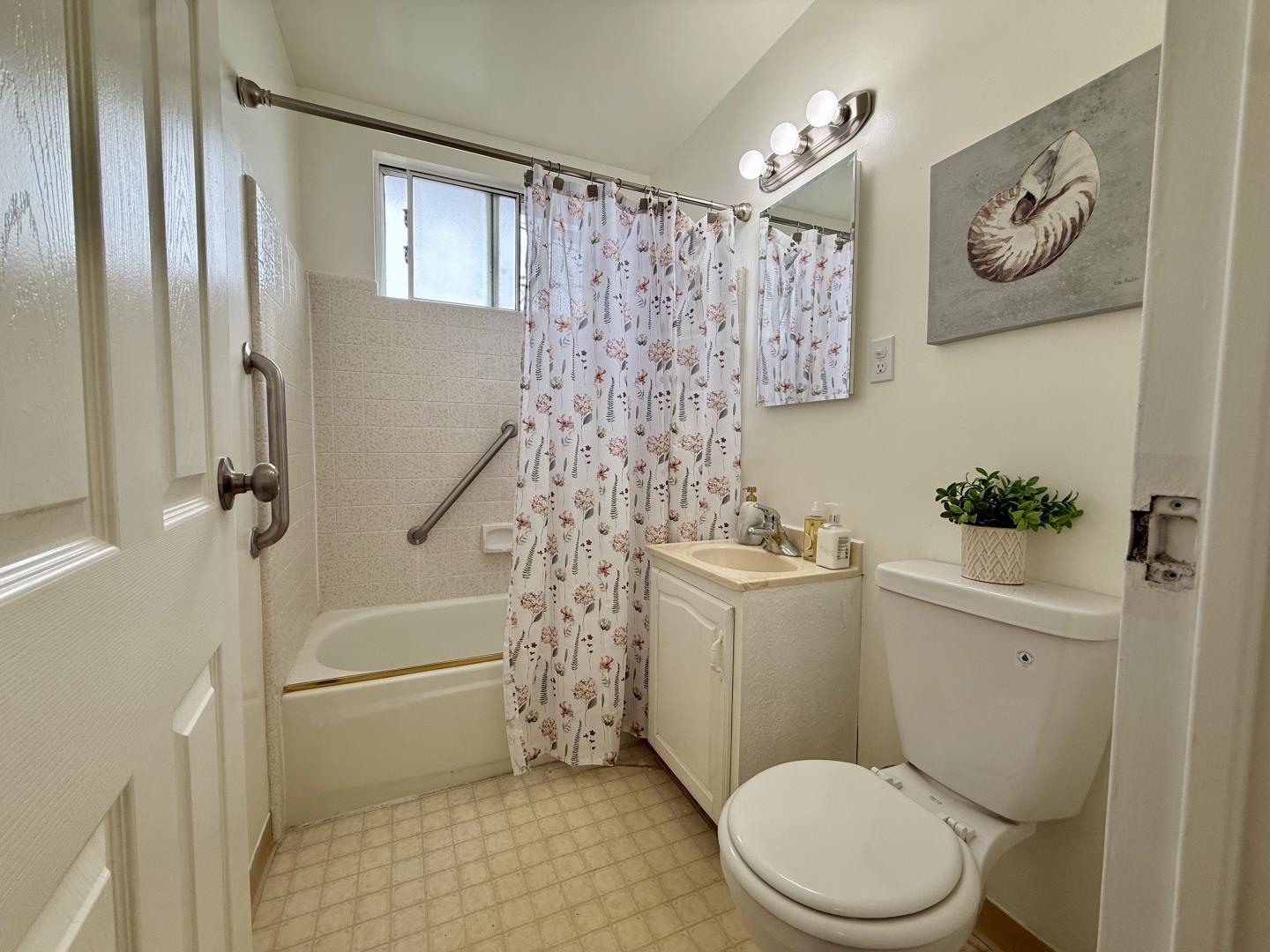 Detail Gallery Image 9 of 17 For 95 Clearview Dr, Daly City,  CA 94015 - 3 Beds | 1 Baths