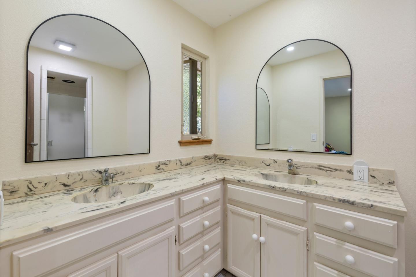 Detail Gallery Image 17 of 29 For 1970 Cox Rd, Aptos,  CA 95003 - 4 Beds | 2/1 Baths