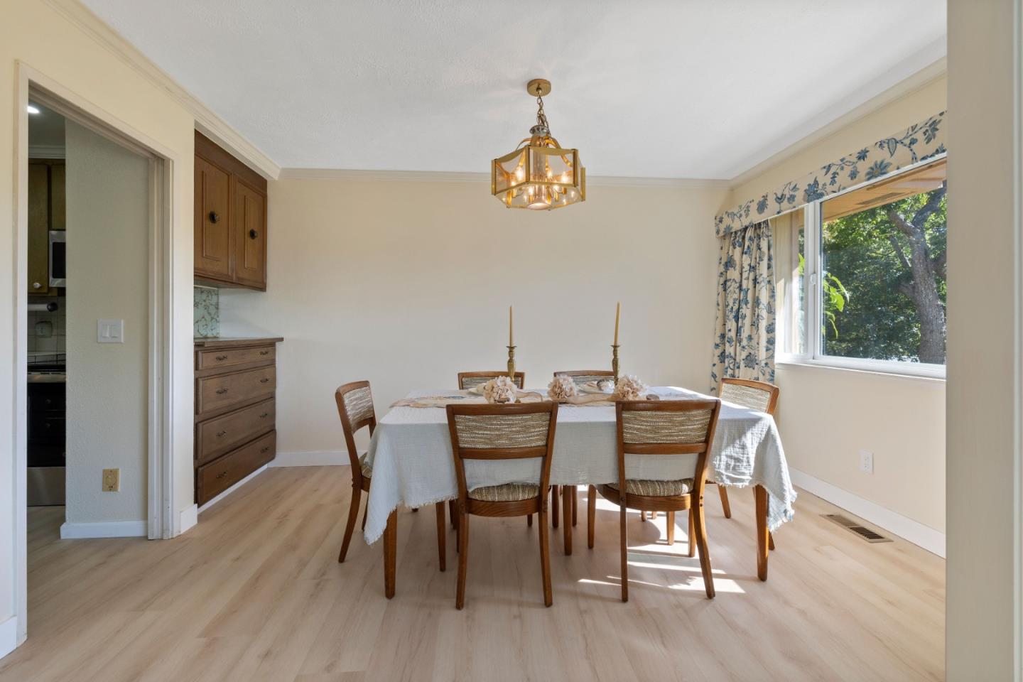 Detail Gallery Image 8 of 29 For 1970 Cox Rd, Aptos,  CA 95003 - 4 Beds | 2/1 Baths