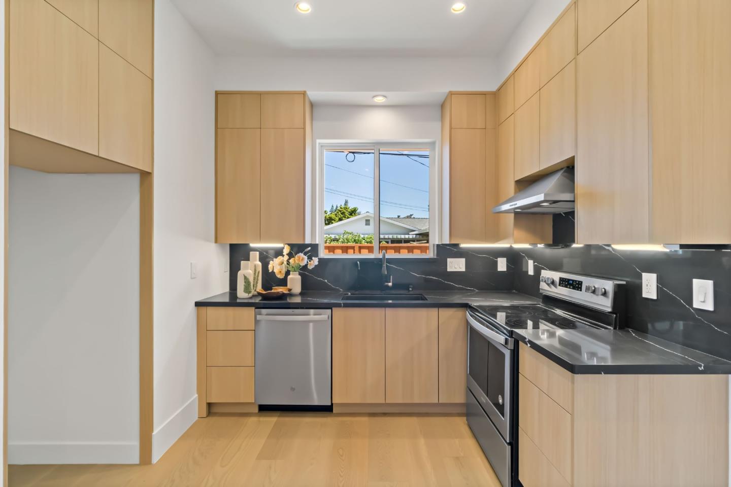 Detail Gallery Image 63 of 85 For 1062 Craig Dr, San Jose,  CA 95129 - 6 Beds | 6/2 Baths