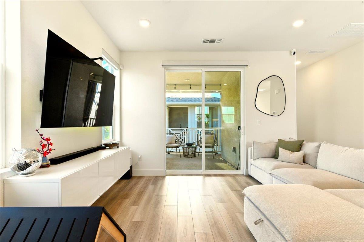 Detail Gallery Image 11 of 21 For 9263 Vista Cove Way, Newark,  CA 94560 - 3 Beds | 3/1 Baths