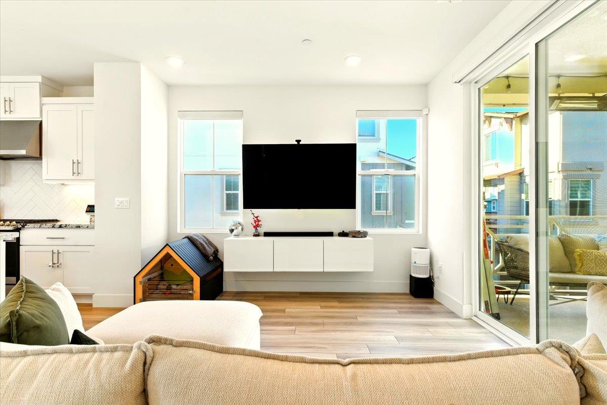 Detail Gallery Image 12 of 21 For 9263 Vista Cove Way, Newark,  CA 94560 - 3 Beds | 3/1 Baths