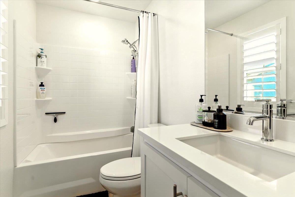 Detail Gallery Image 16 of 21 For 9263 Vista Cove Way, Newark,  CA 94560 - 3 Beds | 3/1 Baths