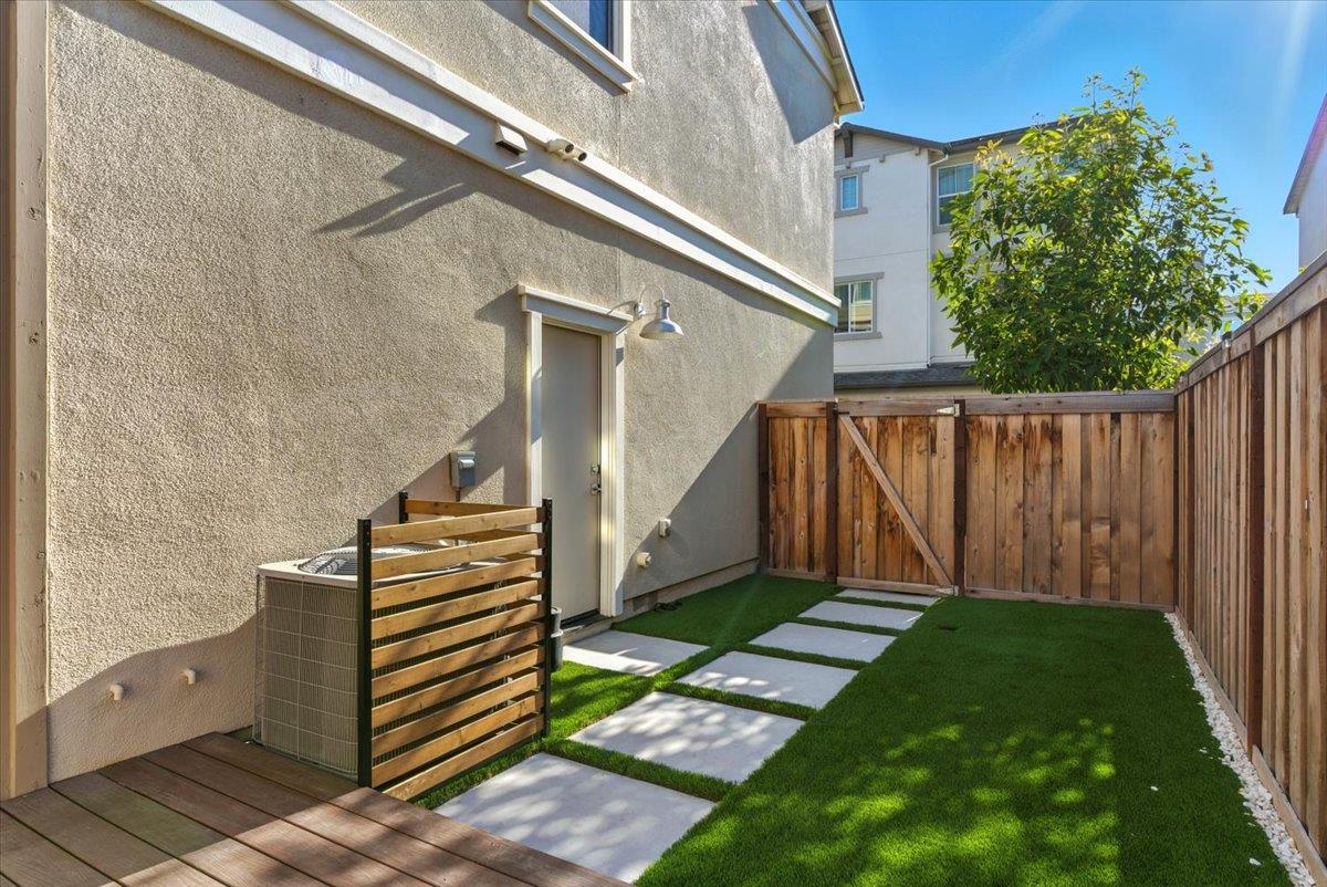 Detail Gallery Image 20 of 21 For 9263 Vista Cove Way, Newark,  CA 94560 - 3 Beds | 3/1 Baths