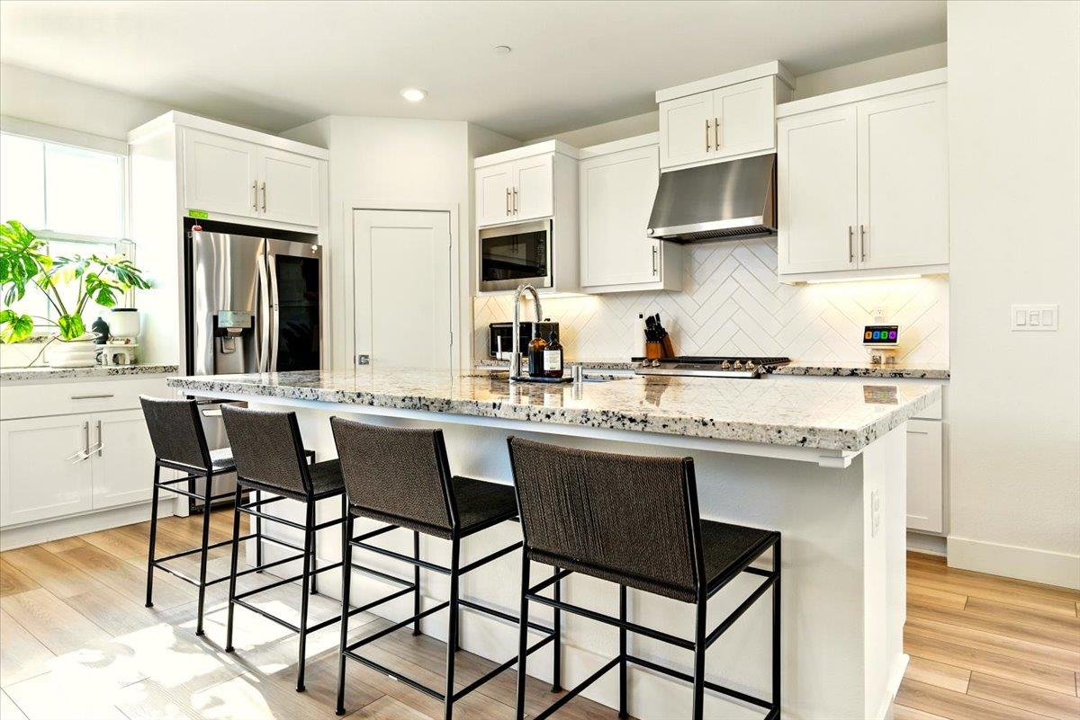 Detail Gallery Image 7 of 21 For 9263 Vista Cove Way, Newark,  CA 94560 - 3 Beds | 3/1 Baths