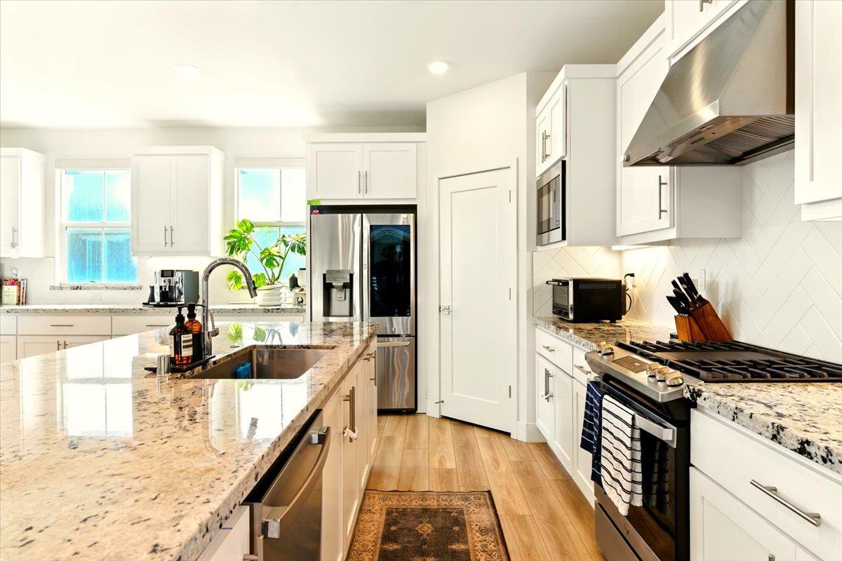 Detail Gallery Image 9 of 21 For 9263 Vista Cove Way, Newark,  CA 94560 - 3 Beds | 3/1 Baths