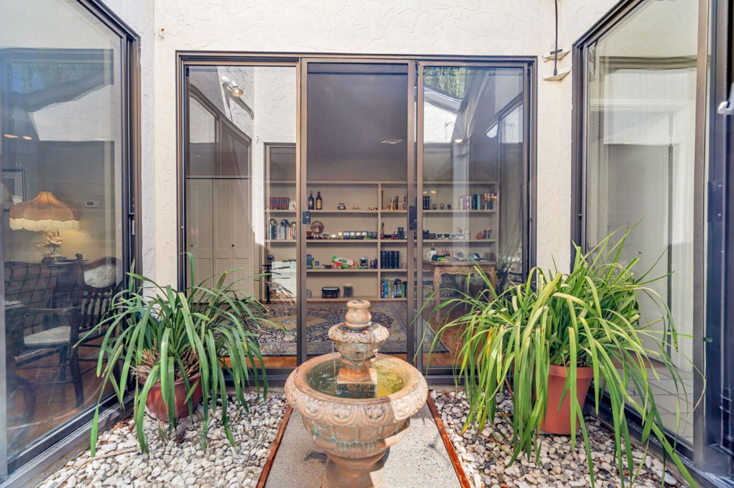 Detail Gallery Image 13 of 41 For 2445 Sharon Oaks Dr, Menlo Park,  CA 94025 - 2 Beds | 2 Baths