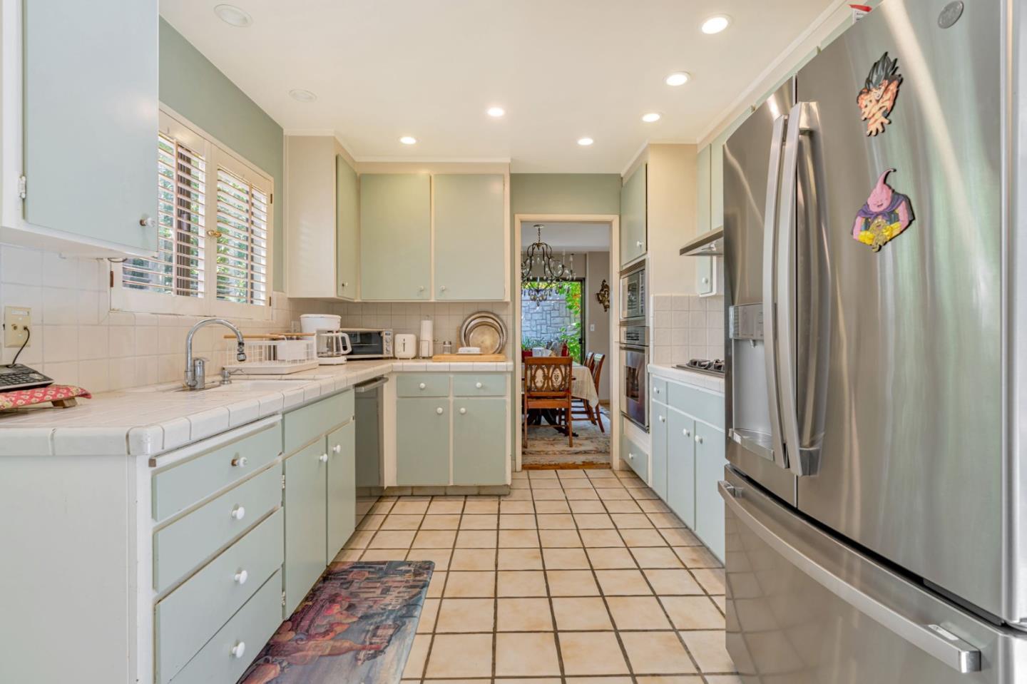 Detail Gallery Image 17 of 41 For 2445 Sharon Oaks Dr, Menlo Park,  CA 94025 - 2 Beds | 2 Baths