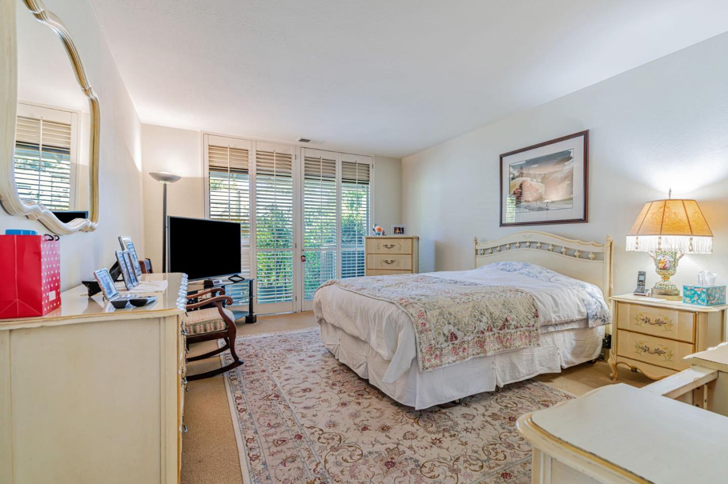 Detail Gallery Image 19 of 41 For 2445 Sharon Oaks Dr, Menlo Park,  CA 94025 - 2 Beds | 2 Baths