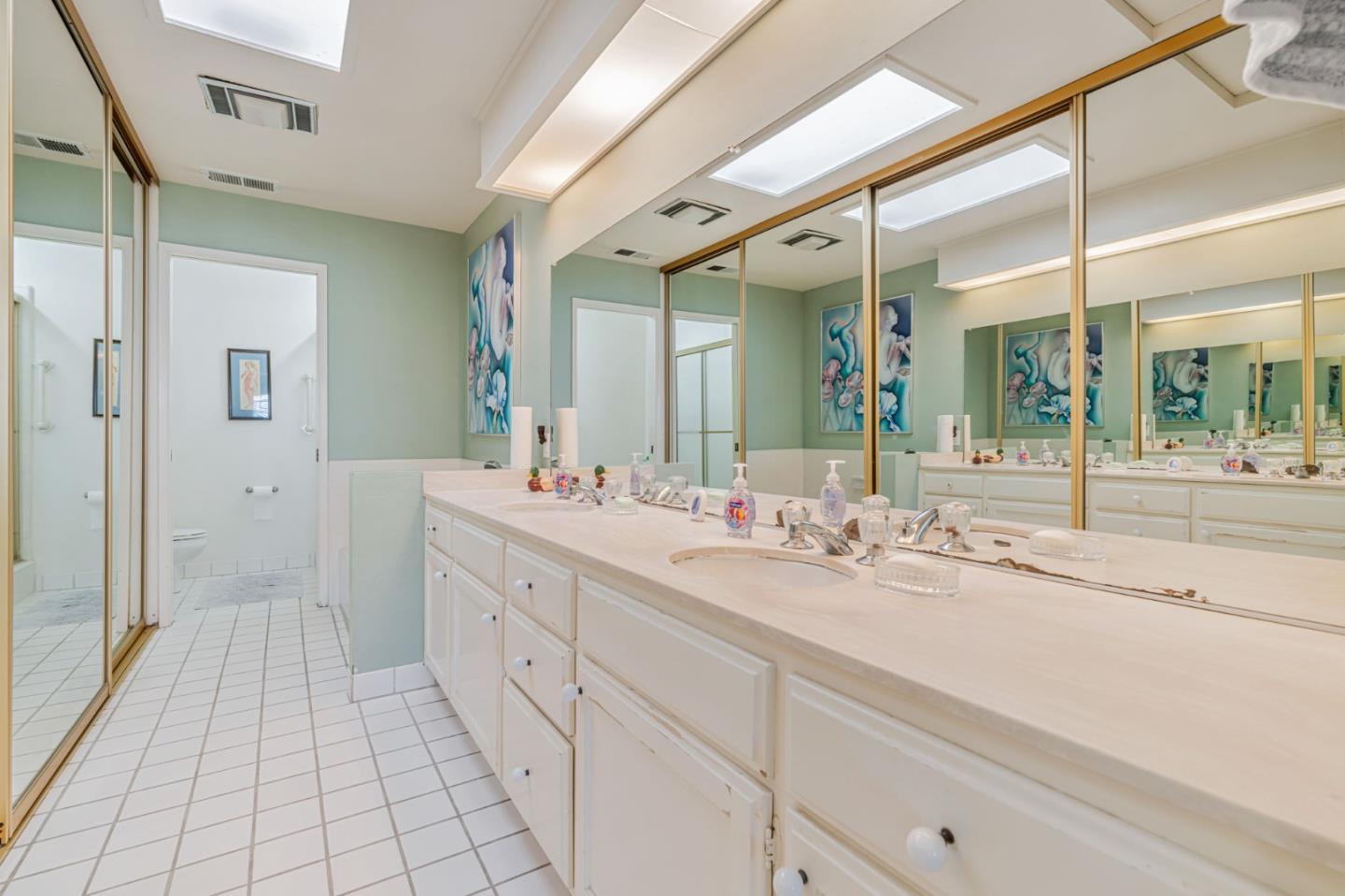 Detail Gallery Image 21 of 41 For 2445 Sharon Oaks Dr, Menlo Park,  CA 94025 - 2 Beds | 2 Baths