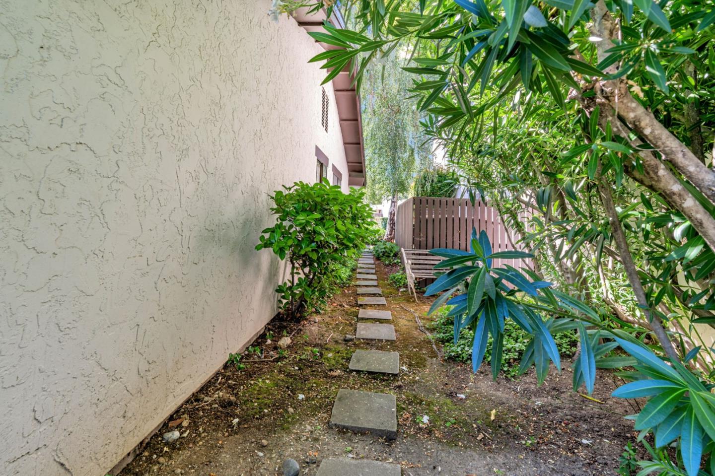 Detail Gallery Image 32 of 41 For 2445 Sharon Oaks Dr, Menlo Park,  CA 94025 - 2 Beds | 2 Baths