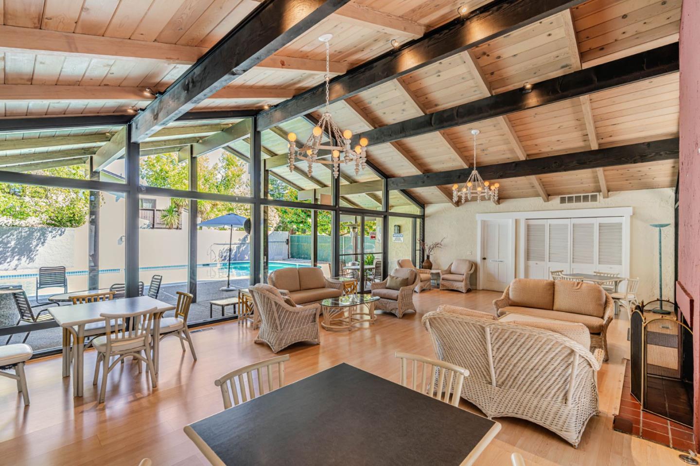 Detail Gallery Image 35 of 41 For 2445 Sharon Oaks Dr, Menlo Park,  CA 94025 - 2 Beds | 2 Baths