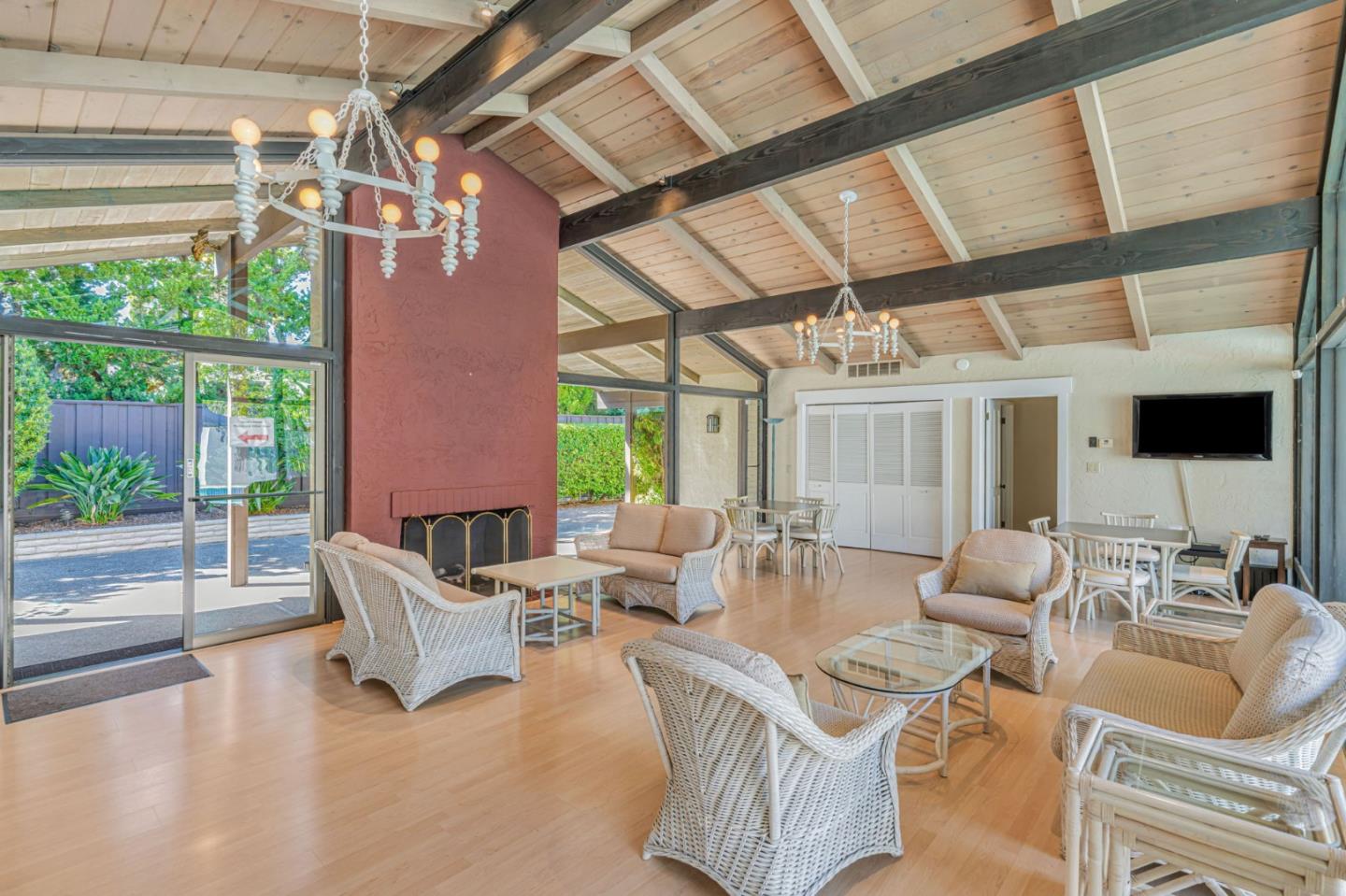 Detail Gallery Image 37 of 41 For 2445 Sharon Oaks Dr, Menlo Park,  CA 94025 - 2 Beds | 2 Baths