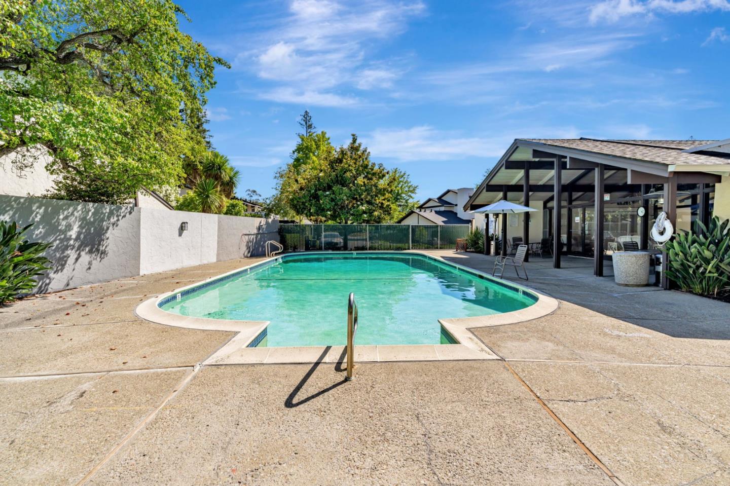 Detail Gallery Image 38 of 41 For 2445 Sharon Oaks Dr, Menlo Park,  CA 94025 - 2 Beds | 2 Baths
