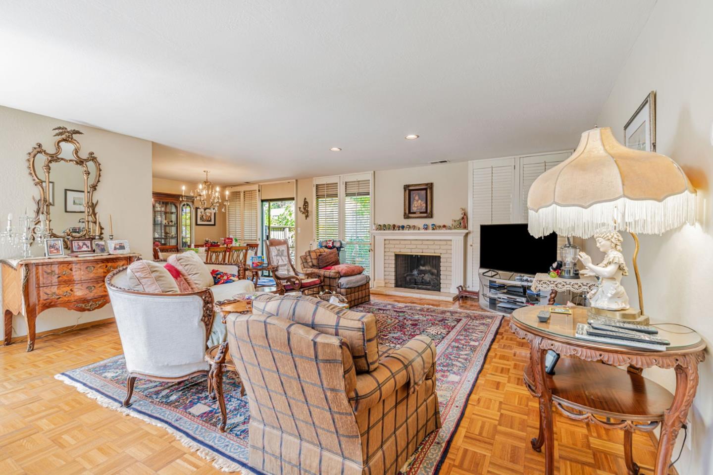 Detail Gallery Image 6 of 41 For 2445 Sharon Oaks Dr, Menlo Park,  CA 94025 - 2 Beds | 2 Baths