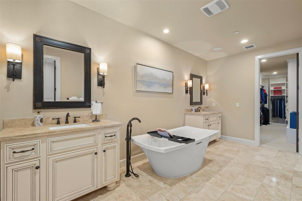 Detail Gallery Image 70 of 96 For 21 Bigleaf Rd, Orinda,  CA 94563 - 4 Beds | 4/1 Baths