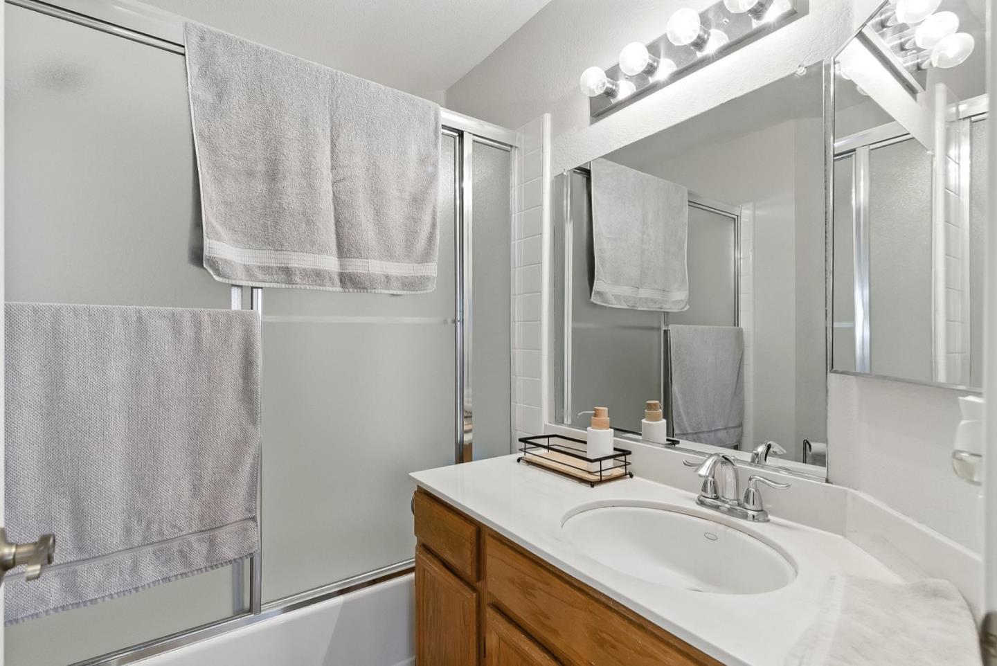 Detail Gallery Image 14 of 29 For 1415 Quail Walk Dr, Gilroy,  CA 95020 - 3 Beds | 2 Baths