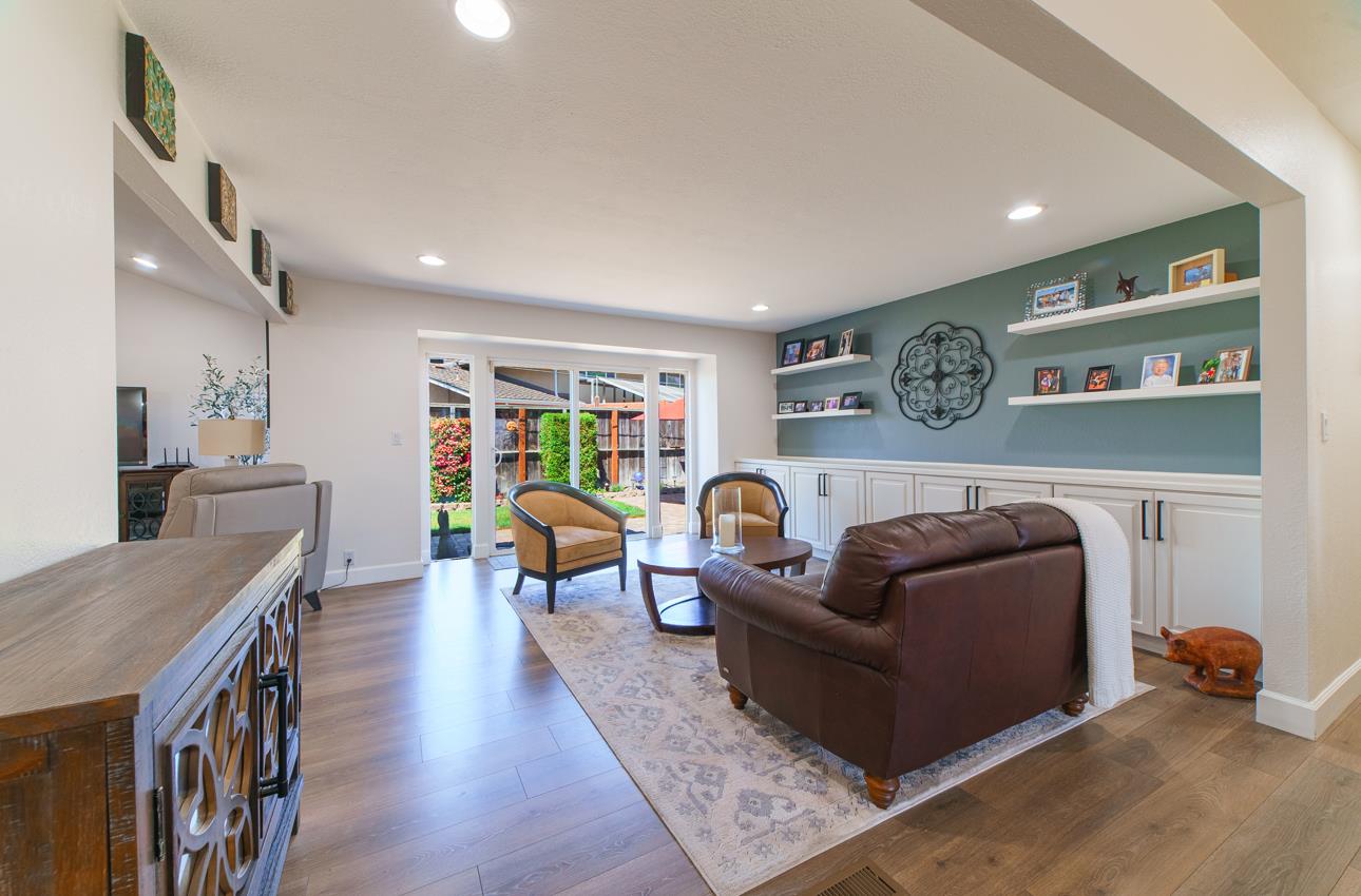 Detail Gallery Image 10 of 43 For 731 La Mesa Dr, Salinas,  CA 93901 - 4 Beds | 2/1 Baths