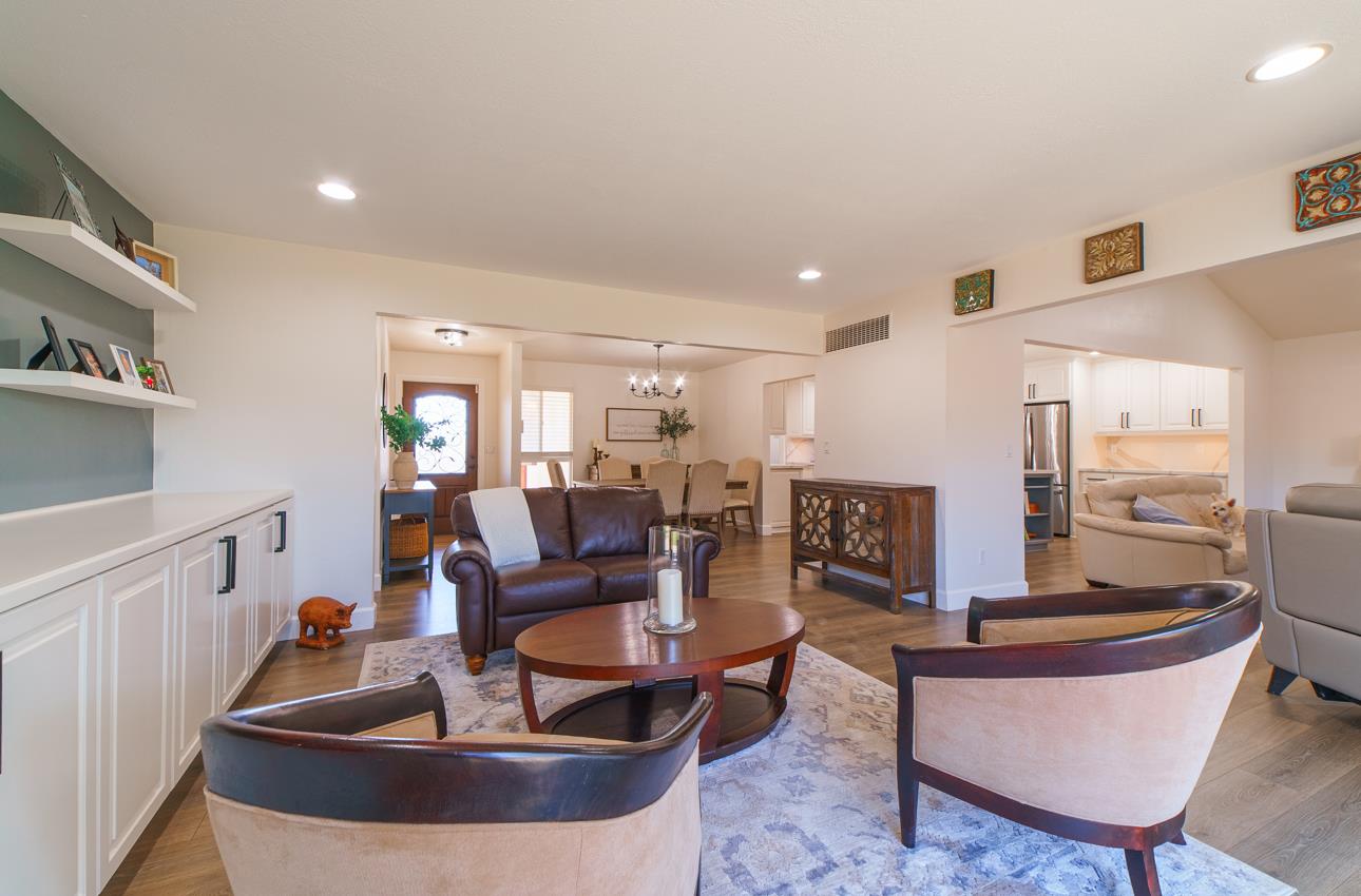 Detail Gallery Image 11 of 43 For 731 La Mesa Dr, Salinas,  CA 93901 - 4 Beds | 2/1 Baths