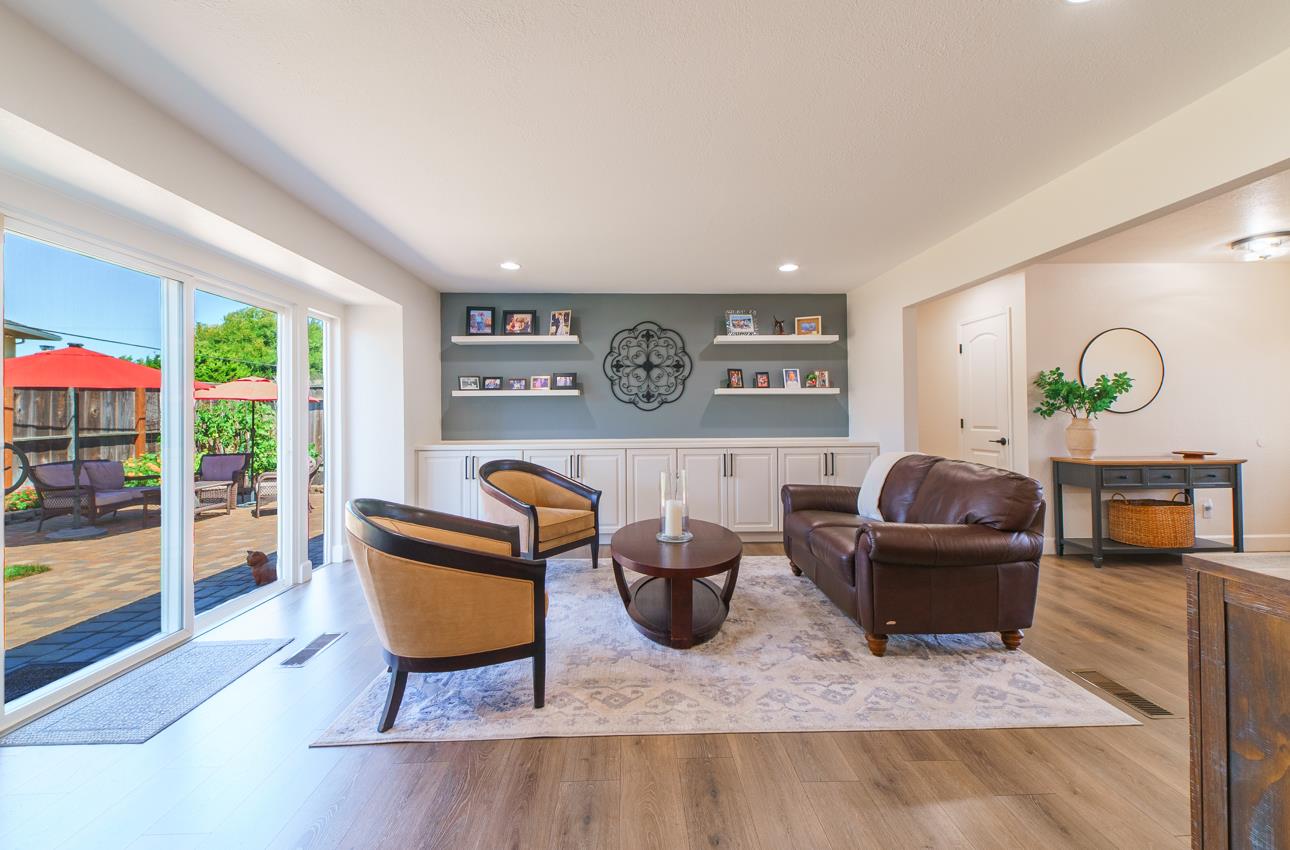 Detail Gallery Image 12 of 43 For 731 La Mesa Dr, Salinas,  CA 93901 - 4 Beds | 2/1 Baths