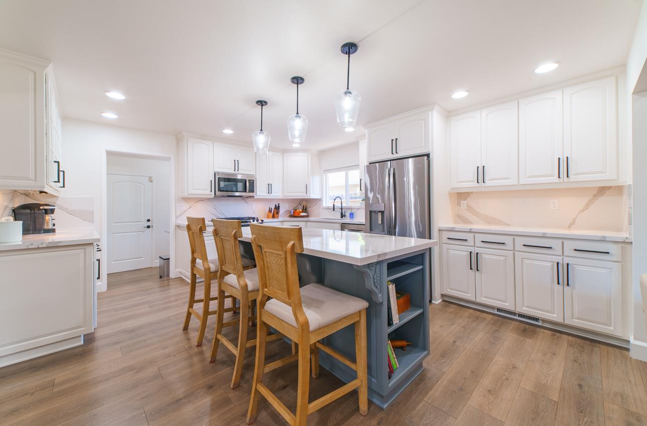 Detail Gallery Image 13 of 43 For 731 La Mesa Dr, Salinas,  CA 93901 - 4 Beds | 2/1 Baths