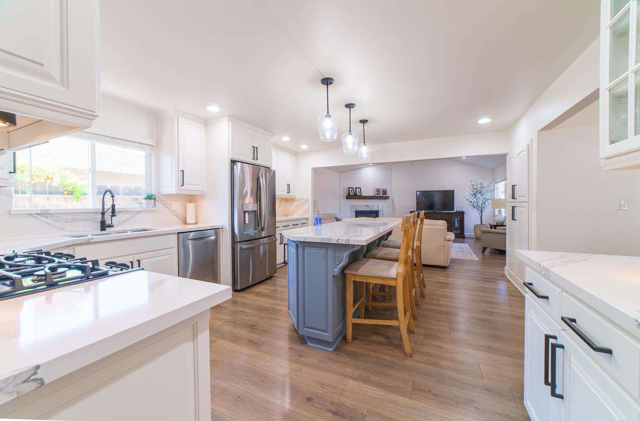 Detail Gallery Image 15 of 43 For 731 La Mesa Dr, Salinas,  CA 93901 - 4 Beds | 2/1 Baths
