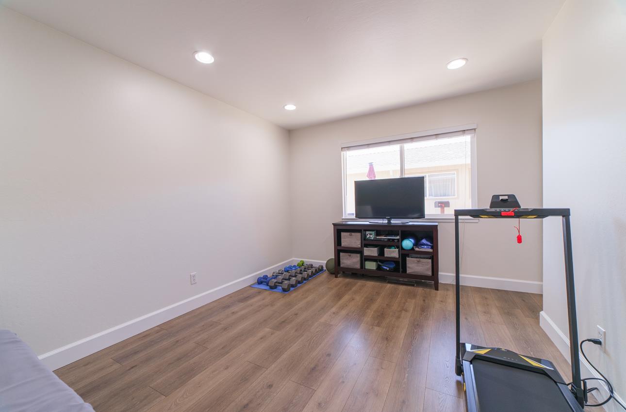 Detail Gallery Image 27 of 43 For 731 La Mesa Dr, Salinas,  CA 93901 - 4 Beds | 2/1 Baths
