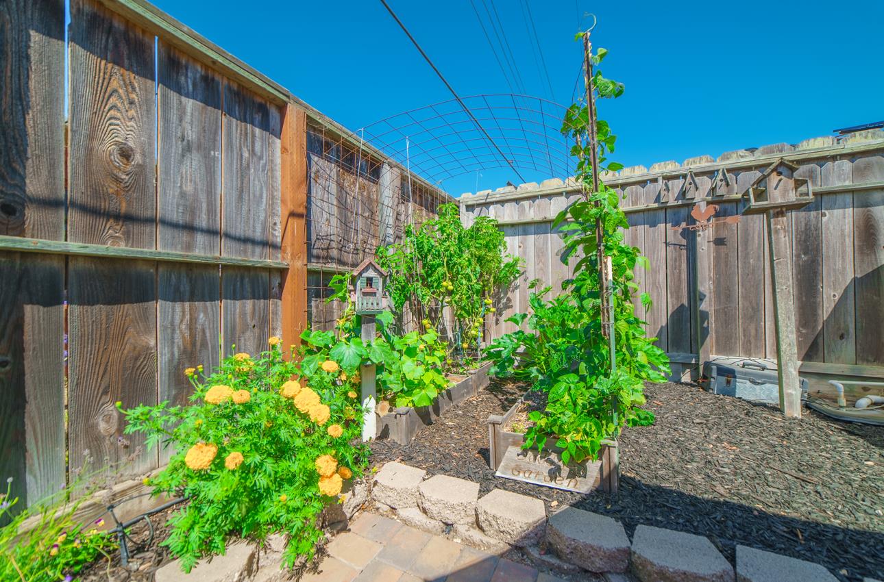 Detail Gallery Image 40 of 43 For 731 La Mesa Dr, Salinas,  CA 93901 - 4 Beds | 2/1 Baths