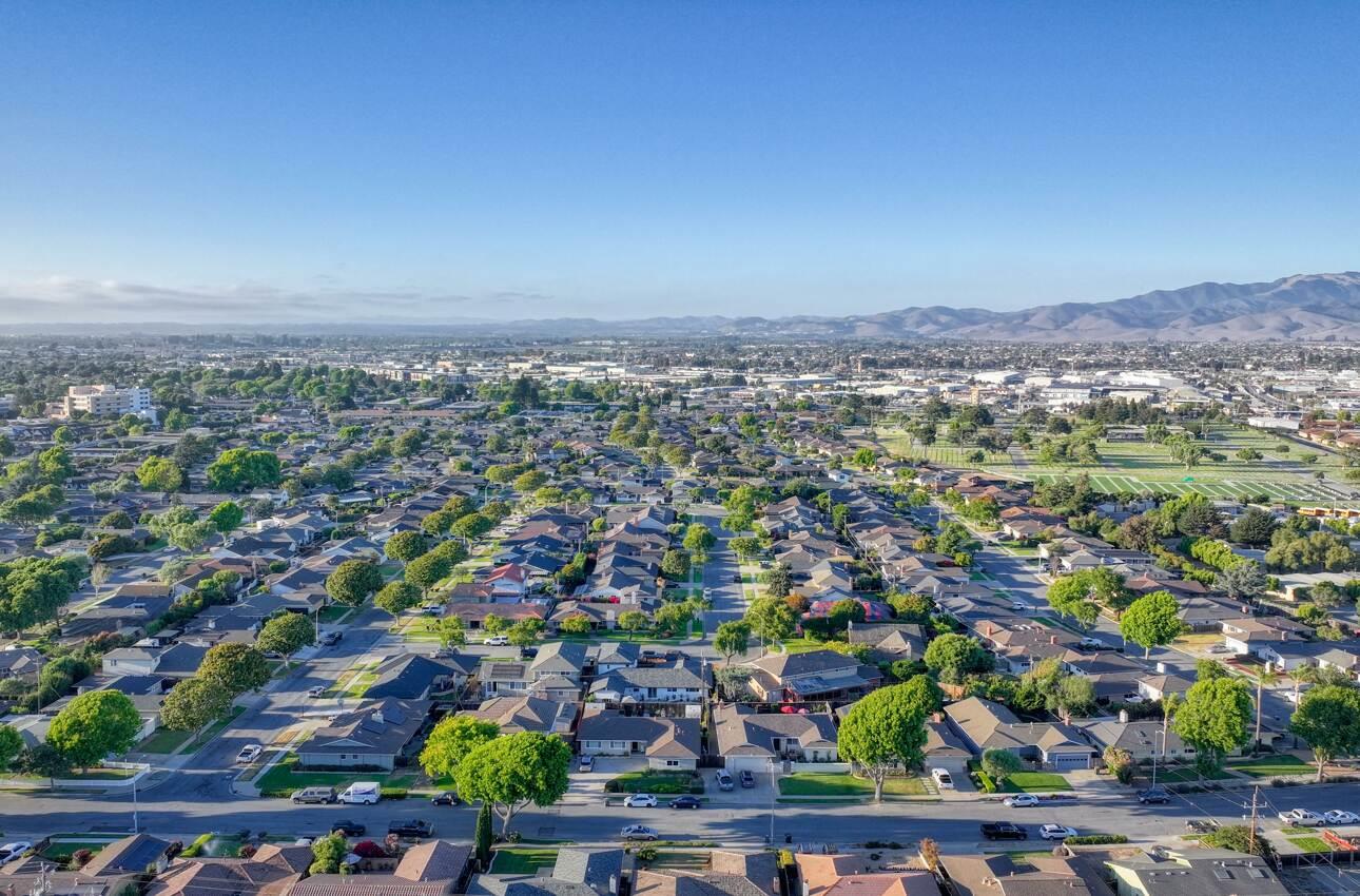 Detail Gallery Image 6 of 43 For 731 La Mesa Dr, Salinas,  CA 93901 - 4 Beds | 2/1 Baths