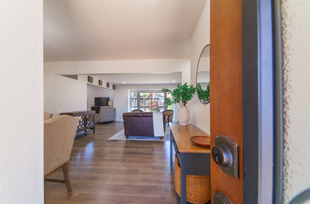 Detail Gallery Image 9 of 43 For 731 La Mesa Dr, Salinas,  CA 93901 - 4 Beds | 2/1 Baths