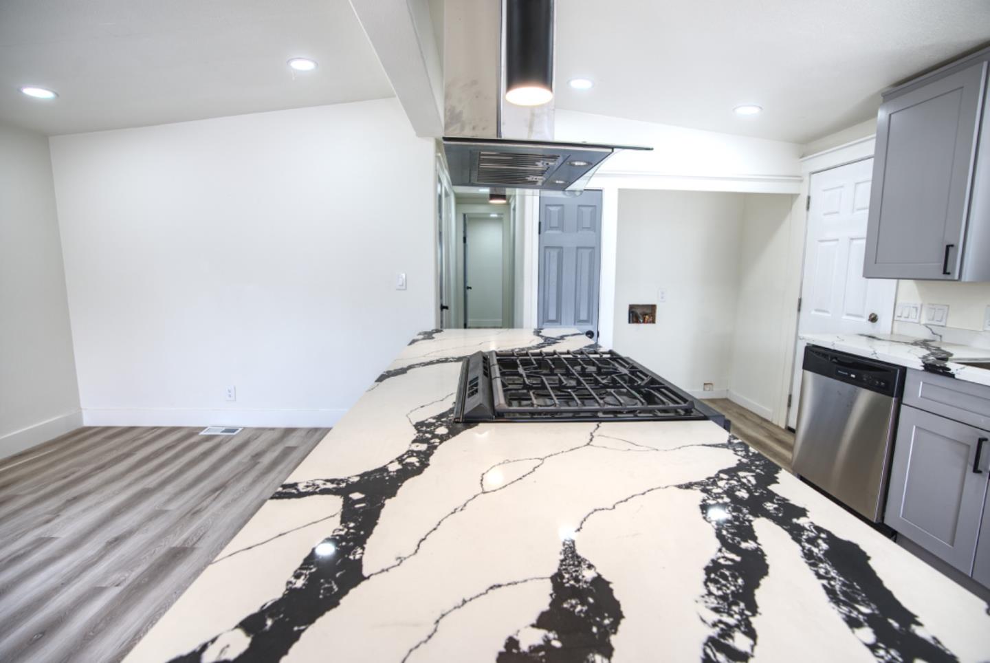 Detail Gallery Image 5 of 11 For 440 Moffett Blvd #61,  Mountain View,  CA 94043 - 2 Beds | 2 Baths