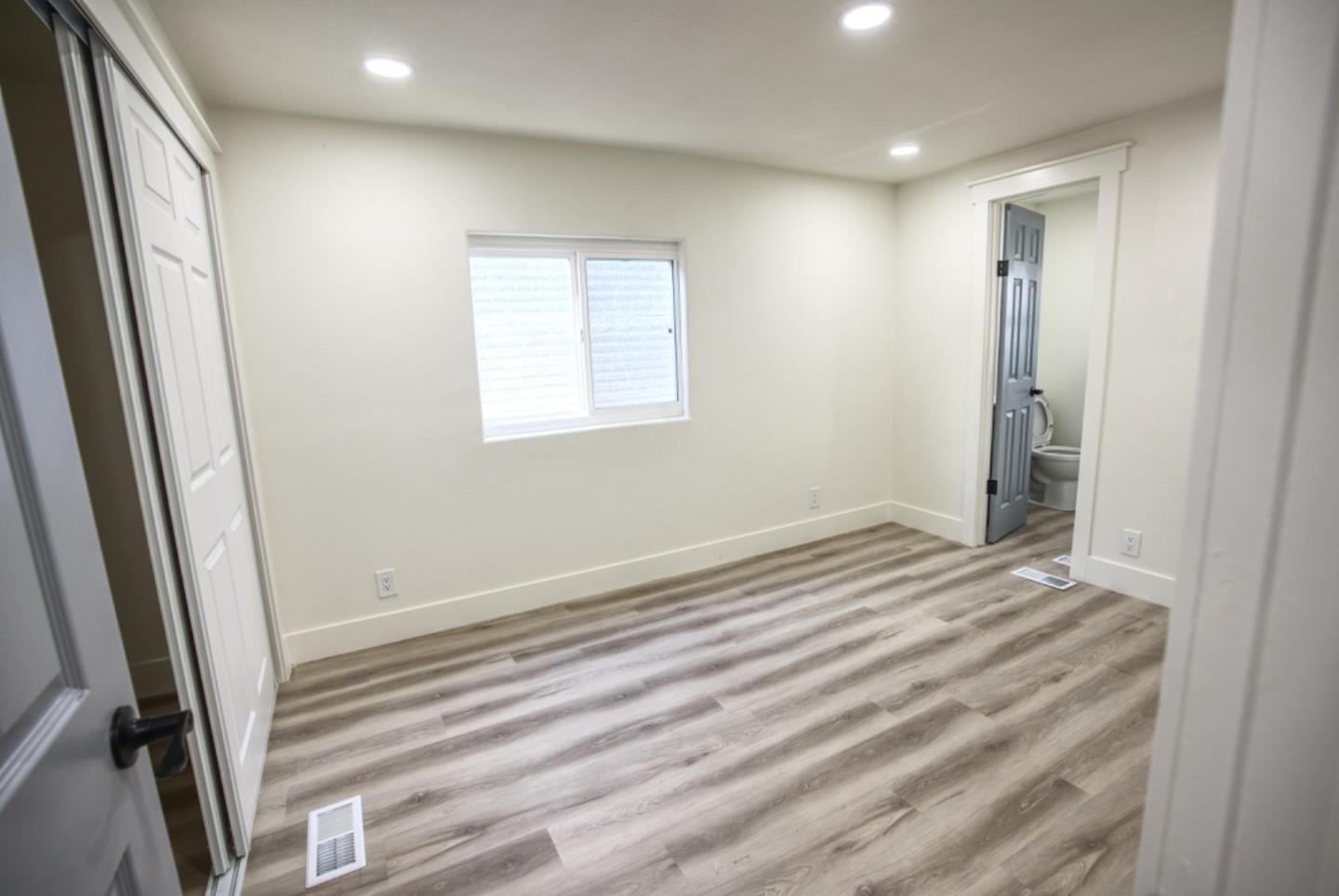 Detail Gallery Image 7 of 11 For 440 Moffett Blvd #61,  Mountain View,  CA 94043 - 2 Beds | 2 Baths