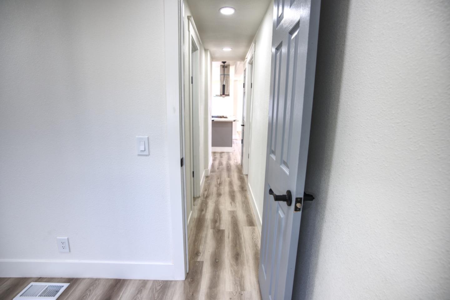 Detail Gallery Image 9 of 11 For 440 Moffett Blvd #61,  Mountain View,  CA 94043 - 2 Beds | 2 Baths