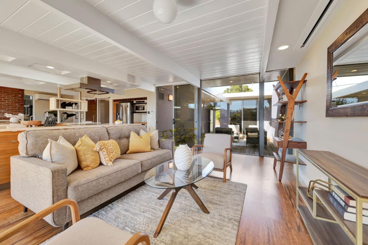 Detail Gallery Image 11 of 74 For 1984 Ticonderoga Dr, San Mateo,  CA 94402 - 4 Beds | 2 Baths