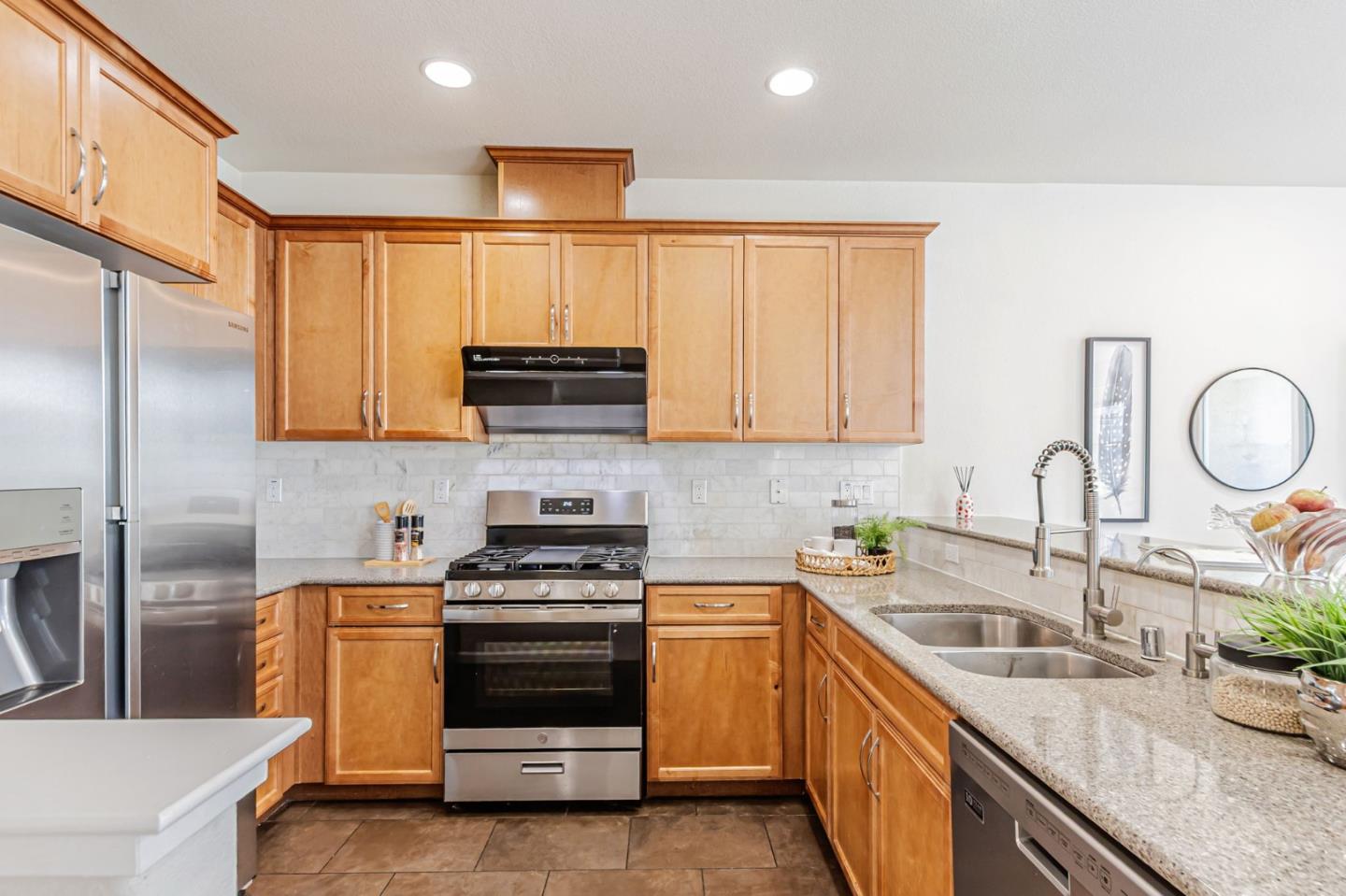 Detail Gallery Image 10 of 33 For 1116 Genco Ter, San Jose,  CA 95133 - 2 Beds | 2/1 Baths