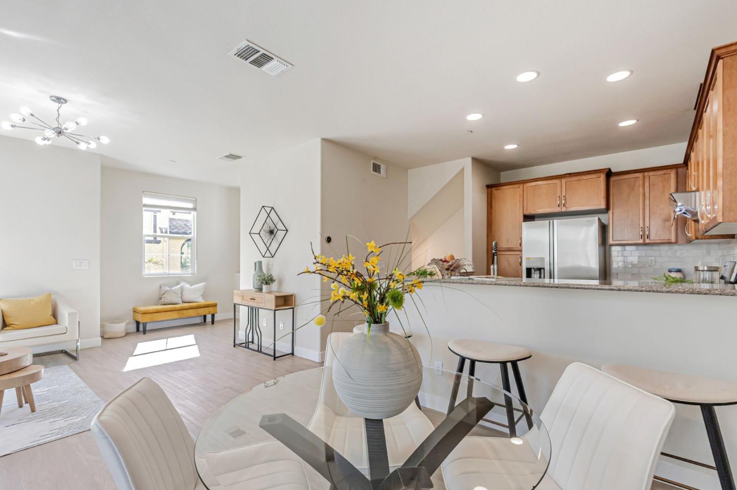 Detail Gallery Image 7 of 33 For 1116 Genco Ter, San Jose,  CA 95133 - 2 Beds | 2/1 Baths