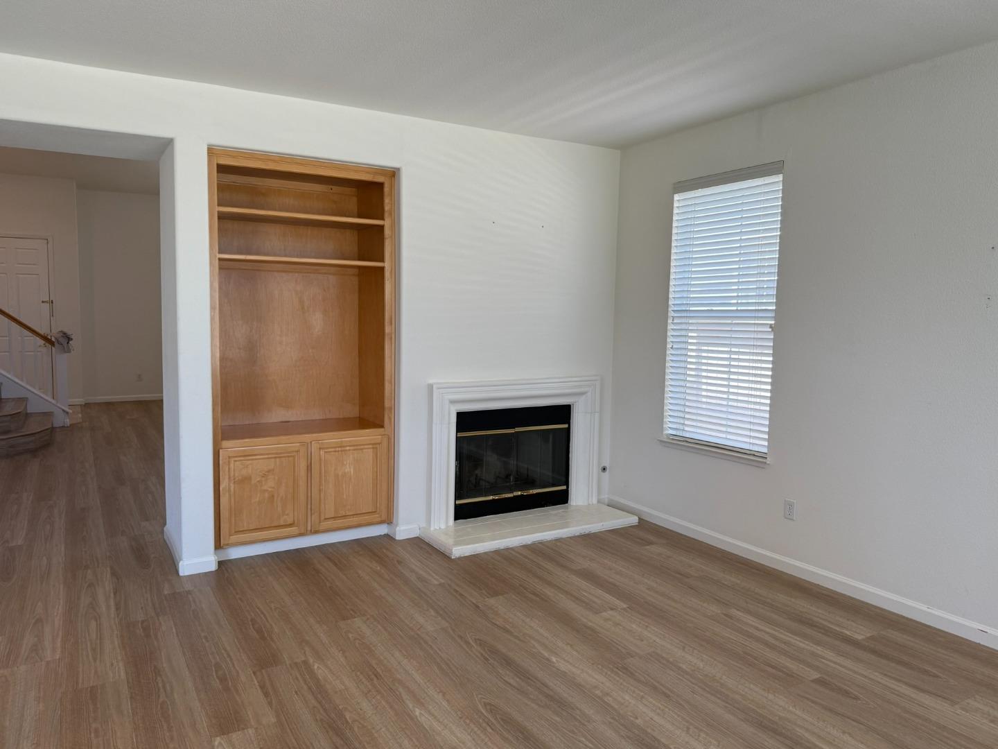 Detail Gallery Image 10 of 28 For 1065 Rockport Ave, Redwood City,  CA 94065 - 5 Beds | 3 Baths
