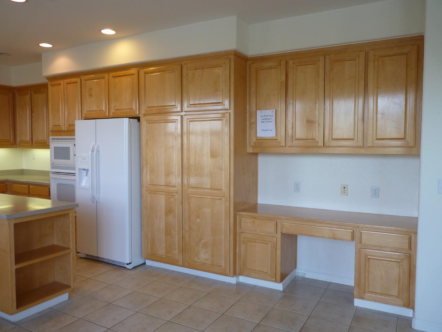 Detail Gallery Image 13 of 28 For 1065 Rockport Ave, Redwood City,  CA 94065 - 5 Beds | 3 Baths