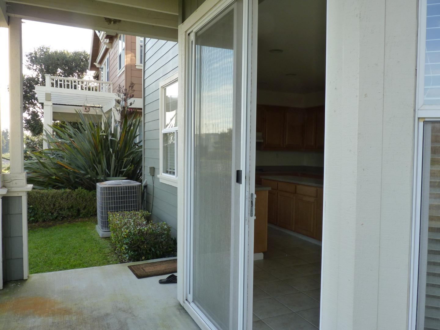 Detail Gallery Image 7 of 28 For 1065 Rockport Ave, Redwood City,  CA 94065 - 5 Beds | 3 Baths