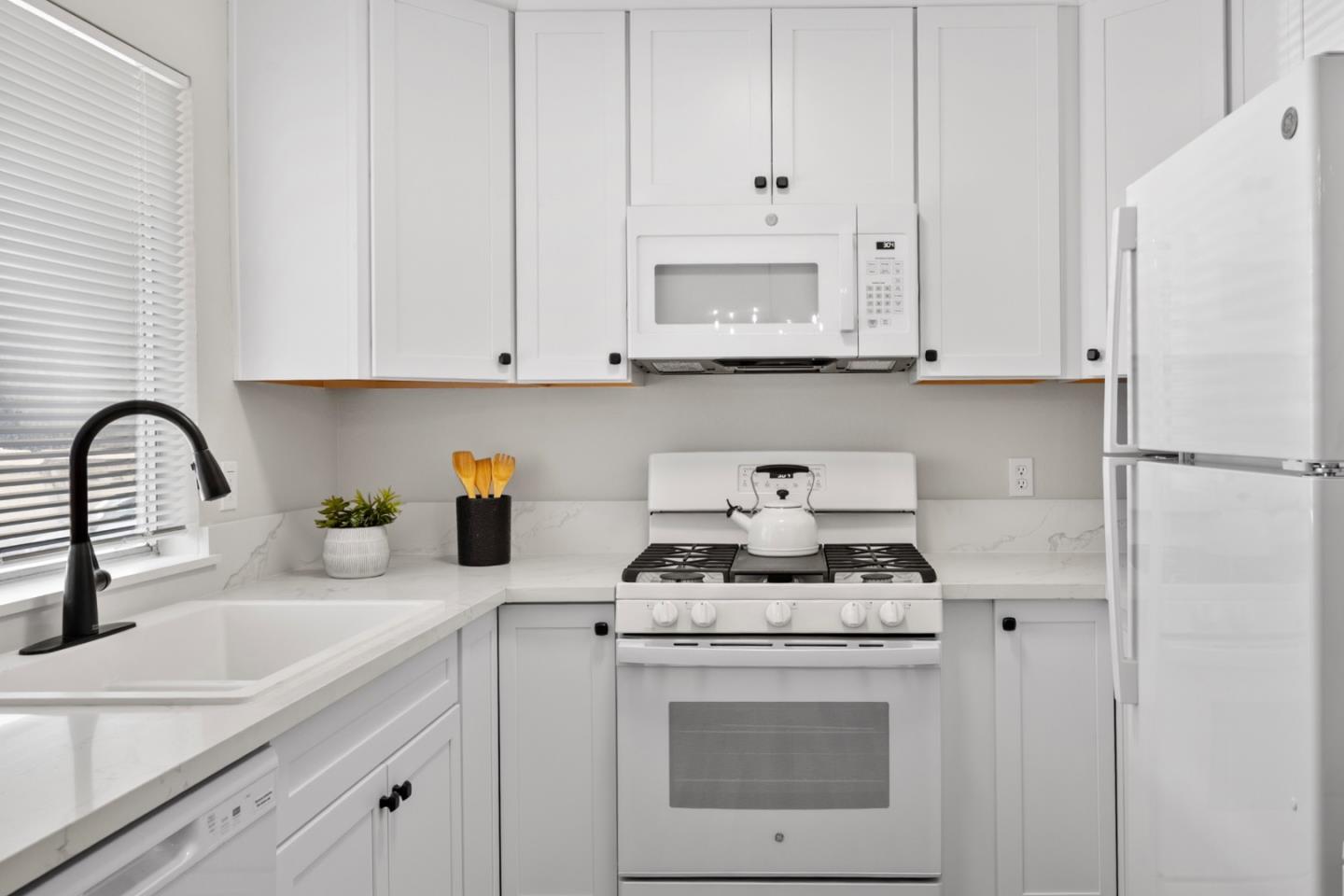 Detail Gallery Image 16 of 34 For 2768 Kilconway Ln, South San Francisco,  CA 94080 - 2 Beds | 1 Baths