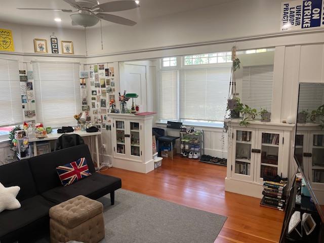 Detail Gallery Image 2 of 9 For 1822 Hearst Ave #B,  Berkeley,  CA 94703 - 1 Beds | 1 Baths