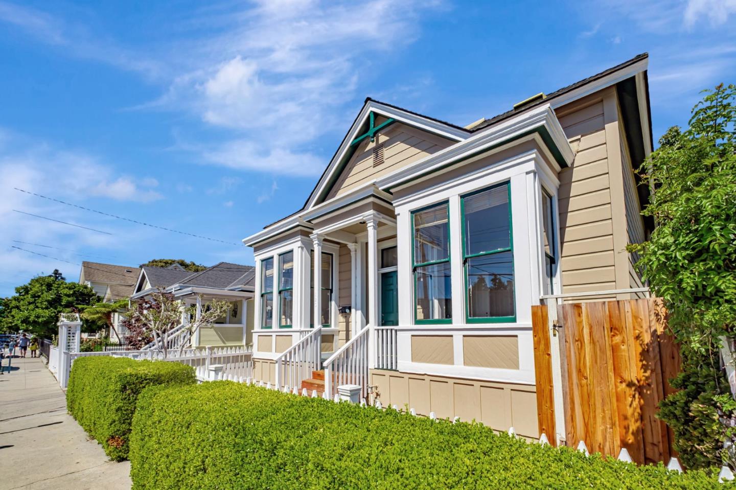 Detail Gallery Image 4 of 29 For 120 Maple St, Santa Cruz,  CA 95060 - 4 Beds | 1 Baths
