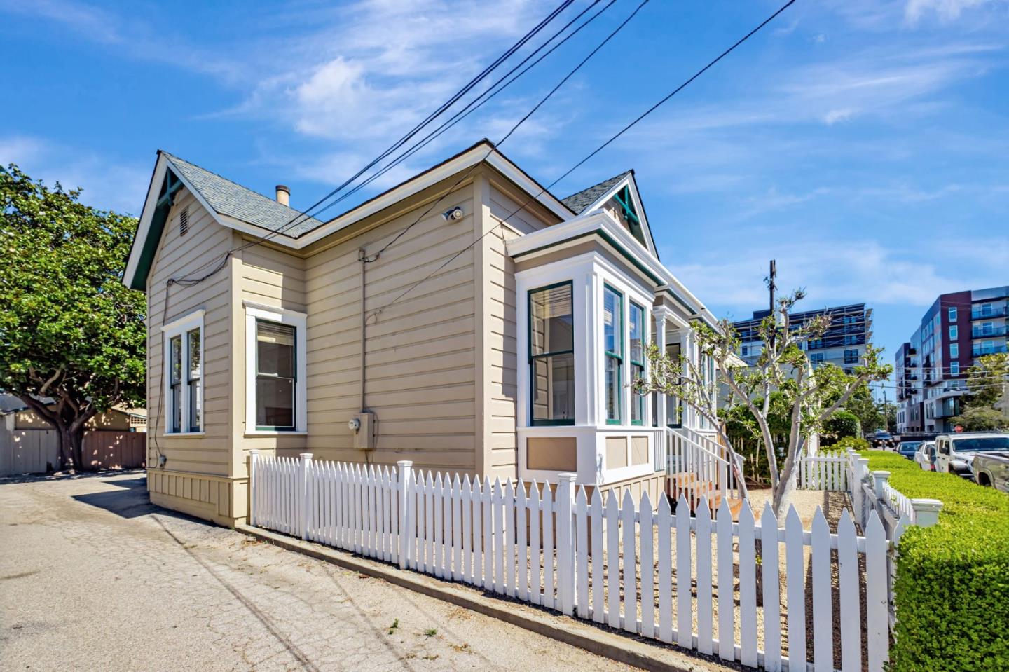 Detail Gallery Image 5 of 29 For 120 Maple St, Santa Cruz,  CA 95060 - 4 Beds | 1 Baths