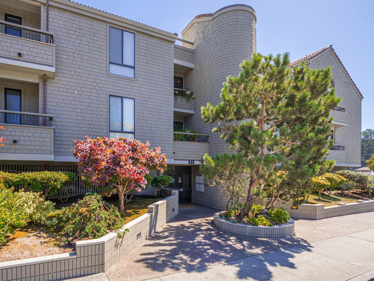 Detail Gallery Image 3 of 48 For 515 2nd St 2a,  Santa Cruz,  CA 95060 - 2 Beds | 2 Baths
