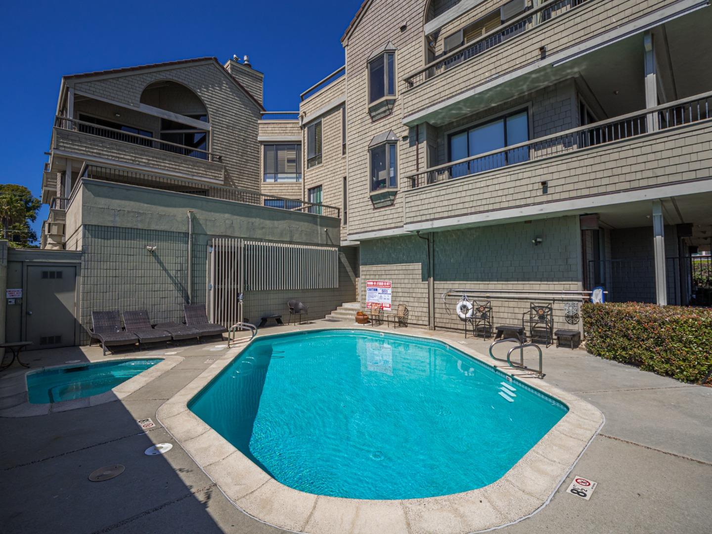 Detail Gallery Image 9 of 48 For 515 2nd St 2a,  Santa Cruz,  CA 95060 - 2 Beds | 2 Baths