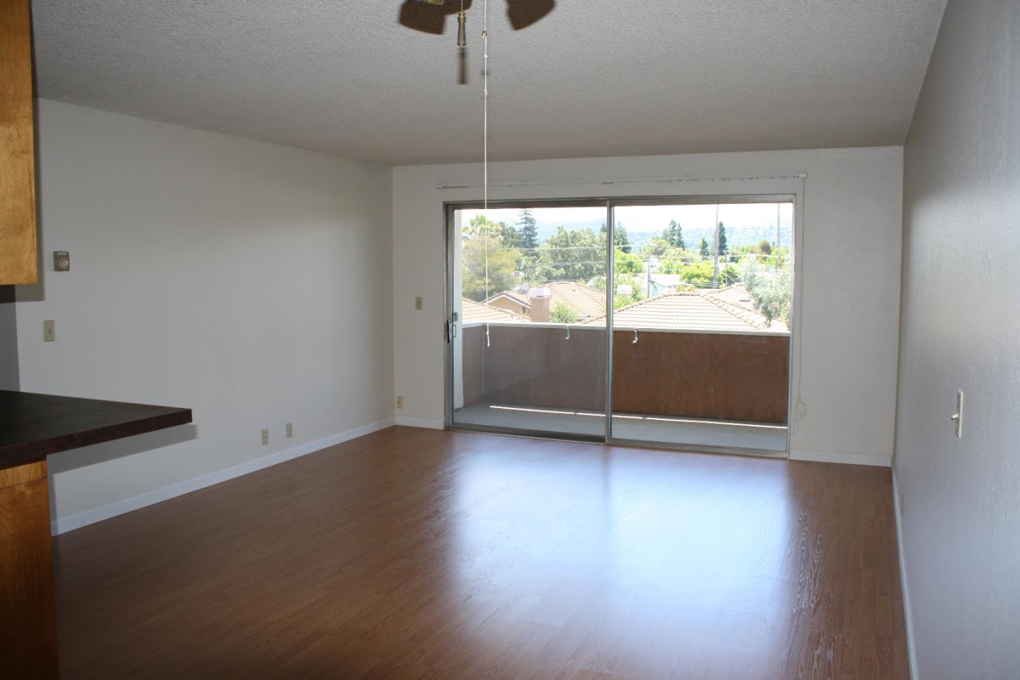 Detail Gallery Image 4 of 5 For 1458 Hudson St #311,  Redwood City,  CA 94061 - 1 Beds | 1 Baths